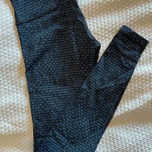 Lululemon Black and Blue Patterned Leggings size 2